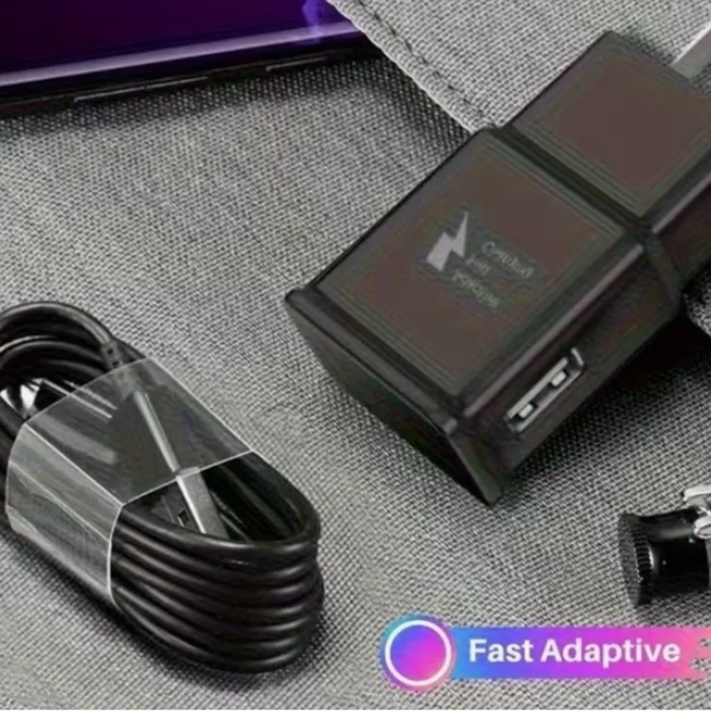 Black Fast Adaptive Charger with Cable